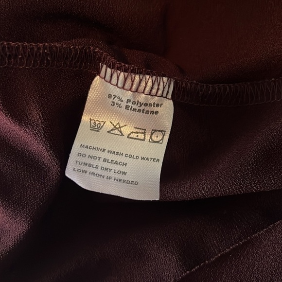 Brandy Melville Rhianna V-neck Flowy Tank Top in Burgundy OS - Picture 8 of 9